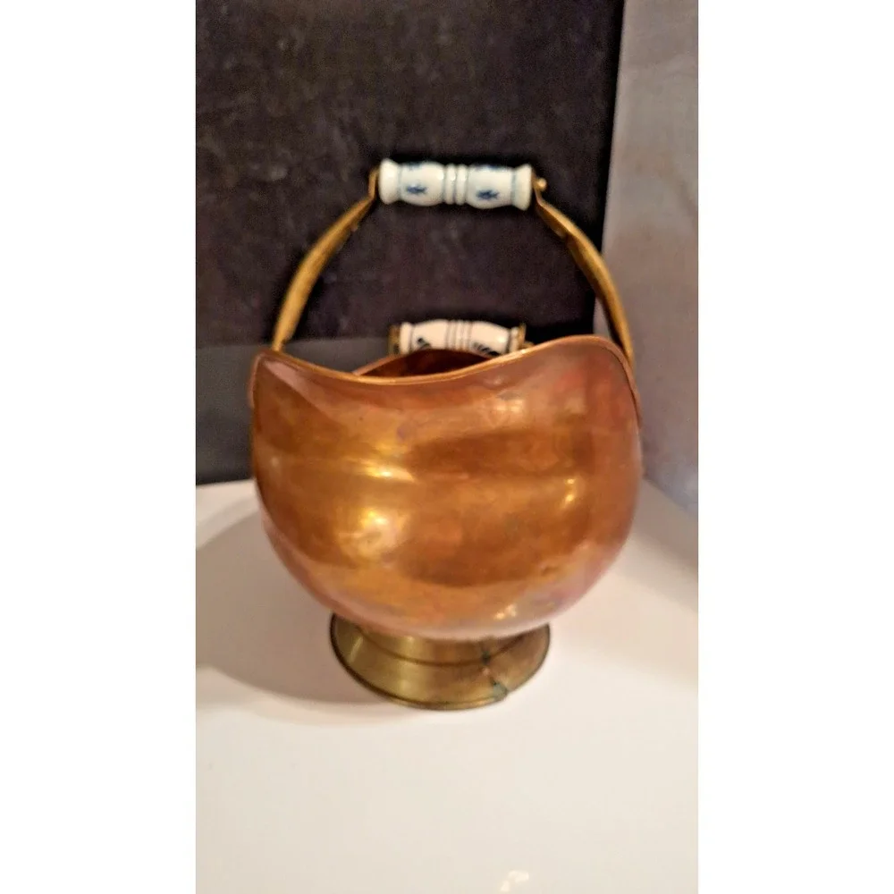 VINTAGE COPPER BRASS COAL SCUTTLE DELFT PORCELAIN HANDLES LION HEAD